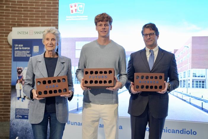 Sinner mette a segno “Un Ace per la Ricerca”, visitando l'Istituto di Candiolo Sinner mette a segno “Un Ace per la Ricerca”, visitando l'Istituto di Candiolo