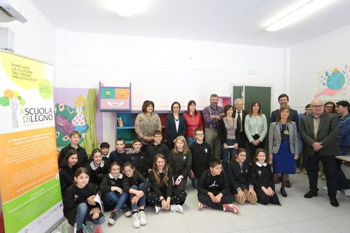 “A scuola di legno": vince il mobile a forma di gatto della Scuola Primaria di Govone “A scuola di legno": vince il mobile a forma di gatto della Scuola Primaria di Govone