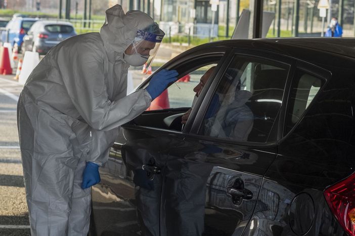Covid, la Regione è al lavoro per garantire un prezzo calmierato dei tamponi Covid, la Regione è al lavoro per garantire un prezzo calmierato dei tamponi