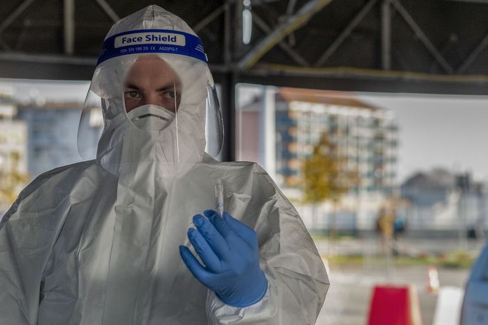Covid, frenata dei ricoveri in Piemonte: restano stabili rispetto a ieri. Ma ci sono altri 21 morti