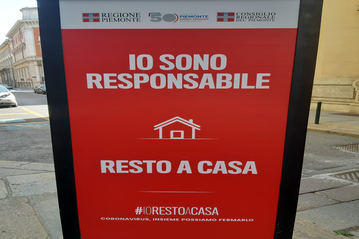 #Iorestoacasa, striscione sul palazzo della Regione in piazza Castello
