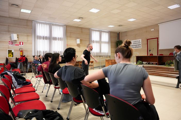 Il regista Alessio Pizzech incontra i giovani talenti del Norma Fantini Opera Contest: conclusa la prima masterclass teatrale