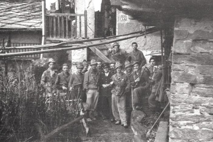 Inverno 1944-1945: uomini della banda di Francesco Dema e Fiore Toye a Perosa Argentina