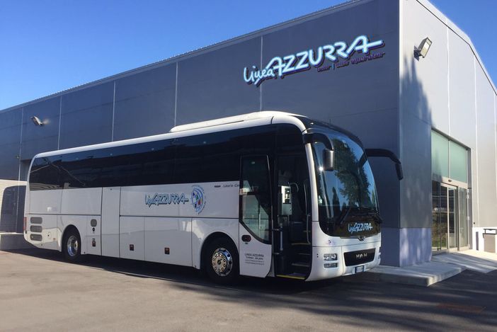 Bus turistici, 25mila posti di lavoro a rischio per il coronavirus Bus turistici, 25mila posti di lavoro a rischio per il coronavirus