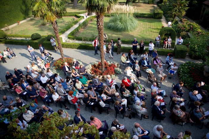 Dal 25 luglio al 27 settembre “Bellezza tra le righe” nei parchi di Casa Lajolo e del Castello di Miradolo Dal 25 luglio al 27 settembre “Bellezza tra le righe” nei parchi di Casa Lajolo e del Castello di Miradolo