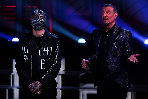 "Il rapper istiga la violenza verso le donne": torinese querela Junior Cally, Amadeus e la Rai "Il rapper istiga la violenza verso le donne": torinese querela Junior Cally, Amadeus e la Rai