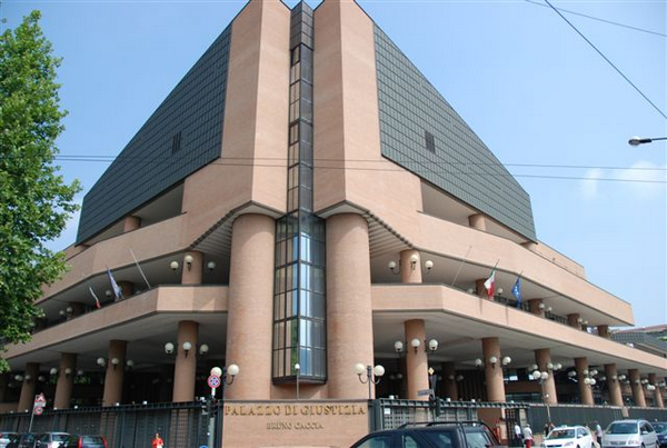 'Ndranghetà, il pm accusa l'imprenditore torinese Burlò: "Ha minacciato un indagato" 'Ndranghetà, il pm accusa l'imprenditore torinese Burlò: "Ha minacciato un indagato"