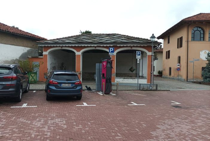 Osasco, la colonnina ‘contestata’ cambia posto: via dal centro storico entro giugno Osasco, la colonnina ‘contestata’ cambia posto: via dal centro storico entro giugno
