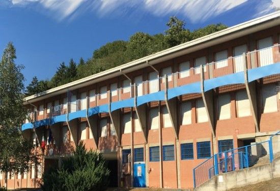 Le medie di Perosa Argentina, sede del Comprensivo Gouthier Le medie di Perosa Argentina, sede del Comprensivo Gouthier