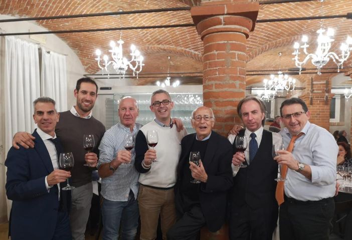 Da sinistra l’assessore al bilancio Aldo Todaro, l’assessore al turismo, cultura e manifestazioni Flavio Vaschetto, il consigliere con delega alle frazioni Adriano Bertinetto, l’assessore all’agricoltura Gianluca Monterzino, Bartolomeo Pronino, il sindaco Agostino Bottano e il consigliere con delega alla viabilità, trasporti artigianato commercio e industria Luciano Ricotto