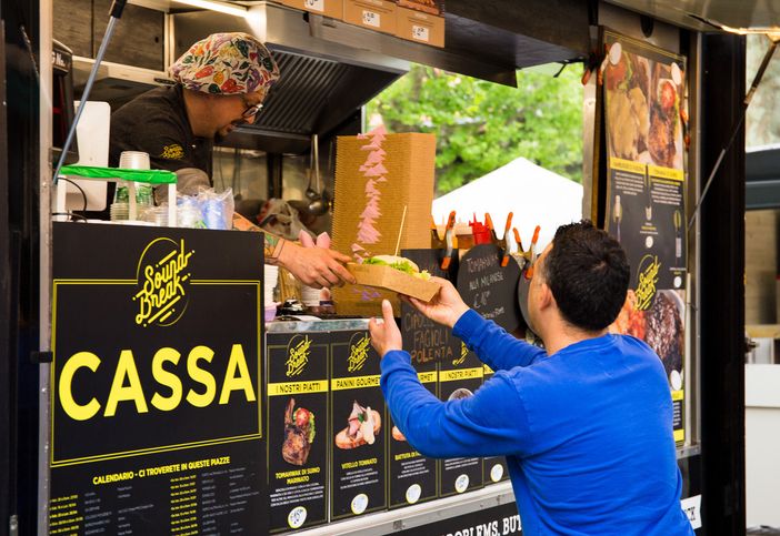 A Pinerolo sbarcano gusto e divertimento con il Rolling Truck Street Food Festival