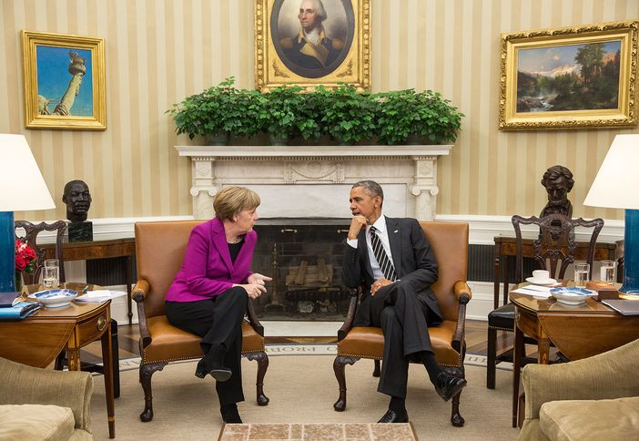 Obamagate: Obama origliava la Merkel, i tedeschi intercettavano segreti, gli italiani spiati da tutti