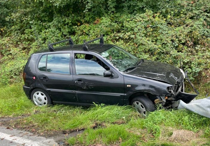 Senza patente e assicurazione, fugge al posto di blocco e si schianta a Luserna San Giovanni