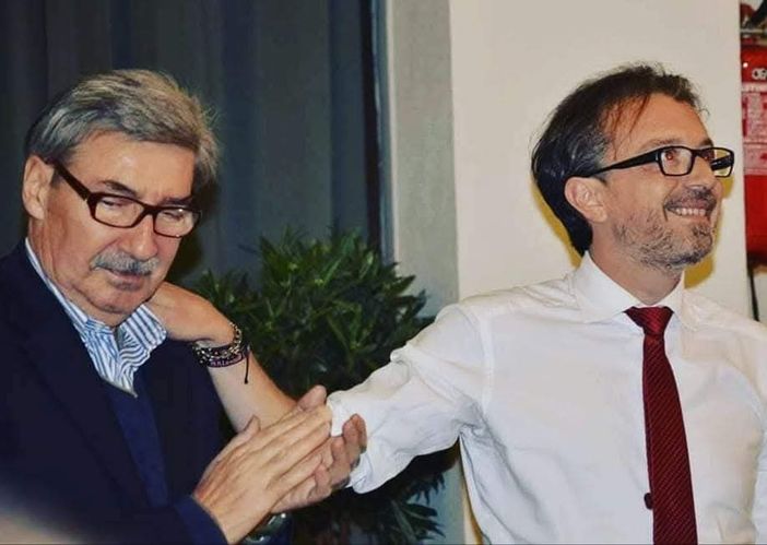 Due persone insieme in foto Due persone insieme in foto