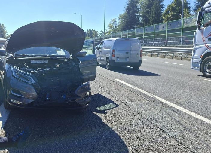 Altro incidente sulla tangenziale: 3 persone ferite e circolazione paralizzata