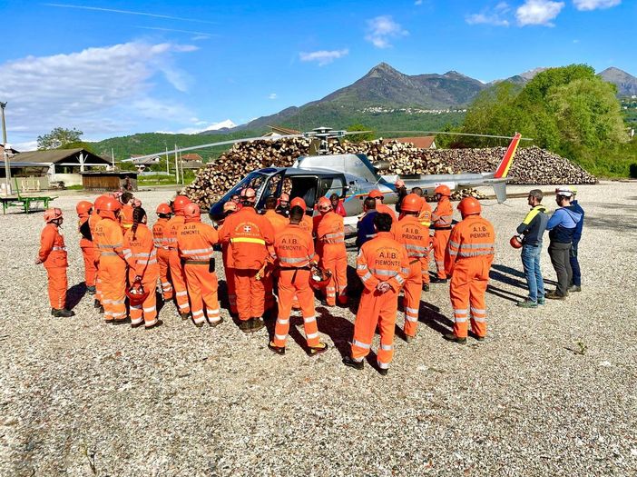 Un nuovo mezzo per i 50 anni degli Aib di Perosa Argentina