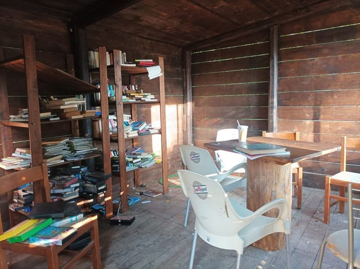 I danni all’interno della casetta I danni all’interno della casetta