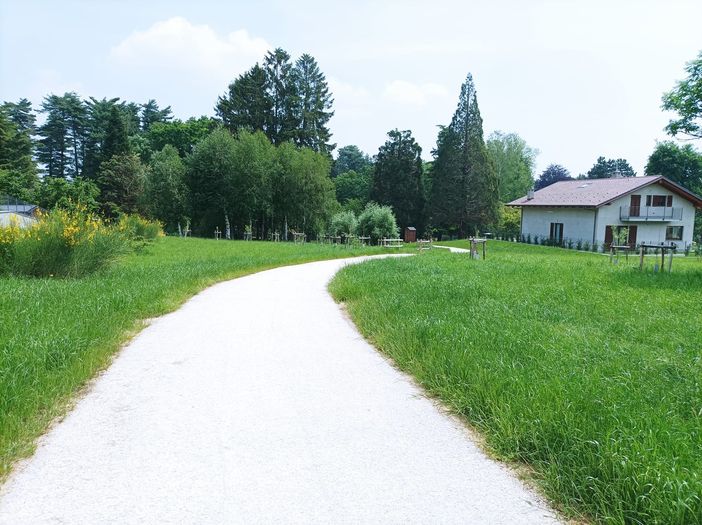 Il vialetto del parco di via Masel