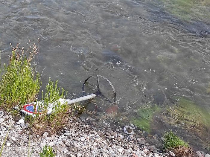 Villafranca Piemonte segnale stradale nel Pellice Villafranca Piemonte segnale stradale nel Pellice