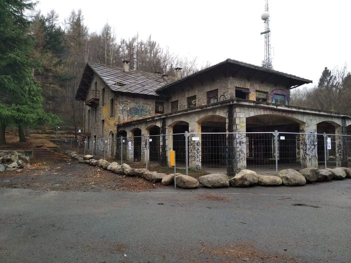 L’ex albergo di Pra Martino L’ex albergo di Pra Martino