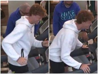 Sinner, che risate a Parigi: Jannik in lacrime sul tapis roulant - Video Sinner, che risate a Parigi: Jannik in lacrime sul tapis roulant - Video