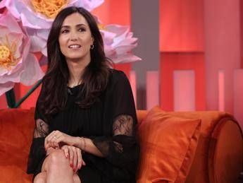 Balivo, segreto svelato: "Ho preso il mio abito da sposa su internet a 150 euro" Balivo, segreto svelato: "Ho preso il mio abito da sposa su internet a 150 euro"