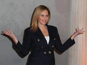 Chiara Giallonardo incinta a 46 anni, gli insulti social dopo l'annuncio Chiara Giallonardo incinta a 46 anni, gli insulti social dopo l'annuncio