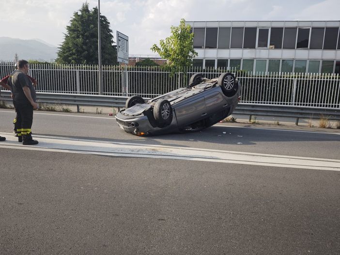 Un'altra auto ribaltata sulla Provinciale 161 a Luserna San Giovanni