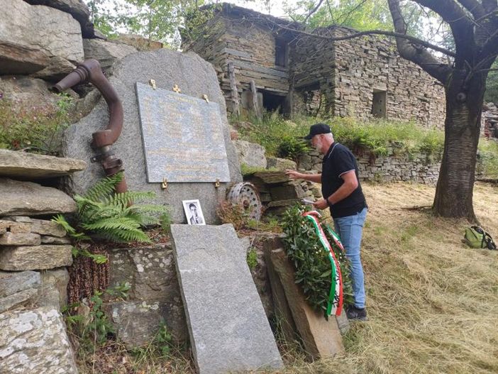 Sean Watson onora la memoria dello zio che non ha mai conosciuto Sean Watson onora la memoria dello zio che non ha mai conosciuto