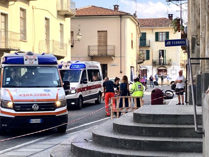 Scontro tra auto e motorino in centro a Bricherasio Scontro tra auto e motorino in centro a Bricherasio