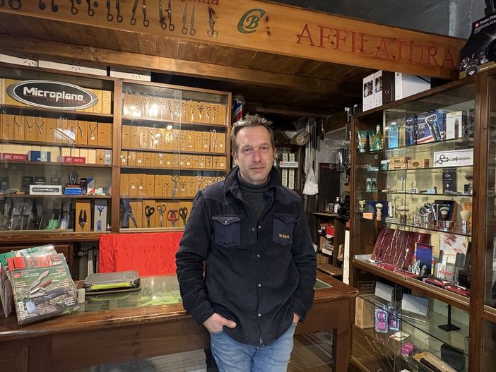 L’Antica Coltelleria Broard di via del Pino chiude: “Ho abbassato la serranda a Natale e non la rialzo più”