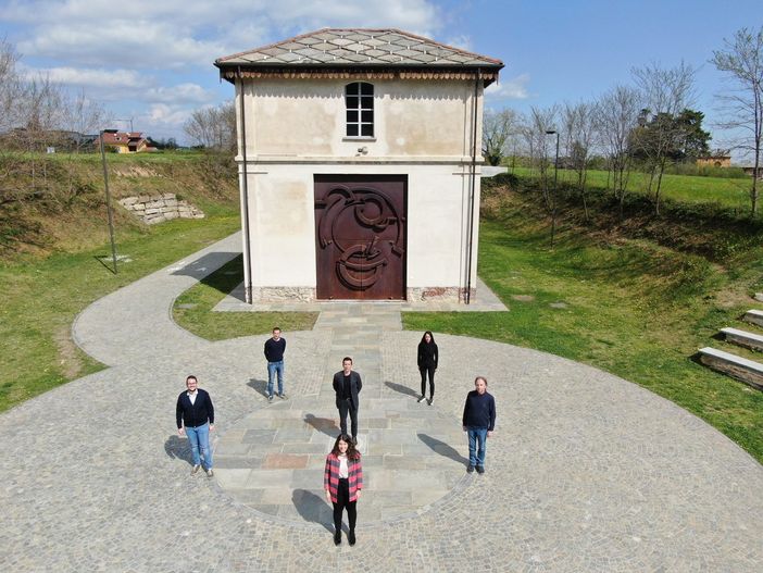 L’immagine che rappresenta la fondazione del distretto del commercio L’immagine che rappresenta la fondazione del distretto del commercio