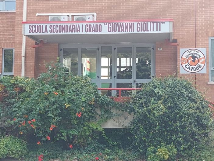 Cavour: le scuole medie mettono in mostra il nuovo logo