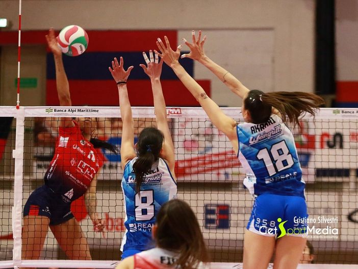 Leah Hardeman in azione contro il Pinerolo (foto Cristiano Silvestri) Leah Hardeman in azione contro il Pinerolo (foto Cristiano Silvestri)