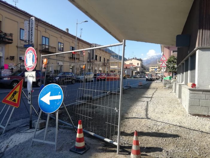 I lavori all'ex distributore di Luserna San Giovanni