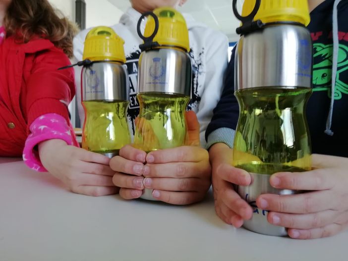 Le borracce donate dal Comune Le borracce donate dal Comune