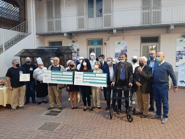 La donazione dei proventi degli apericena La donazione dei proventi degli apericena