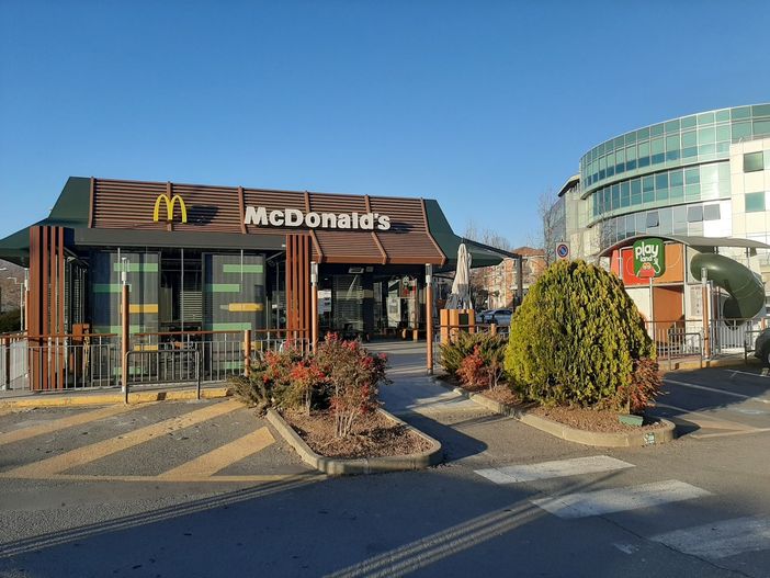Il McDonald’s di zona Bogliette a Pinerolo Il McDonald’s di zona Bogliette a Pinerolo