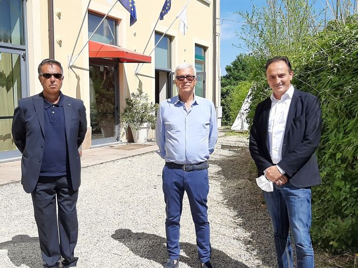 Da sinistra Giancarlo Canale (Pinerolo Bellissima), Giuseppino Berti e Alberto Cirio