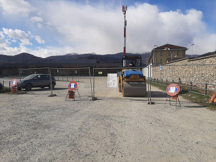I lavori nel parcheggio di viale XVII Febbraio a Pinerolo