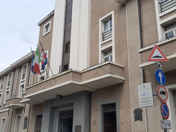 La raccolta rifiuti costerà di più, ma lo avvertiranno soprattutto imprese e negozi La raccolta rifiuti costerà di più, ma lo avvertiranno soprattutto imprese e negozi