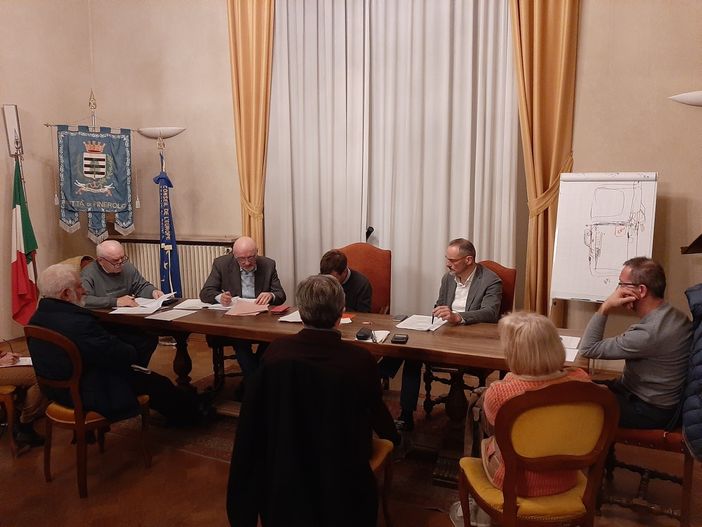 La Commissione di ieri sera a Pinerolo. La Commissione di ieri sera a Pinerolo.