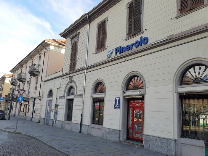 Torino-Pinerolo chiusa per tre mesi: ecco come spostarsi in bus dal 15 giugno al 14 settembre Torino-Pinerolo chiusa per tre mesi: ecco come spostarsi in bus dal 15 giugno al 14 settembre