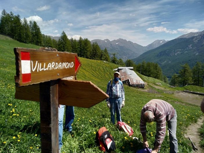 Si parte con il plaisentif e i forestali: i primi sentieri messi a punto dai volontari di Pragelato Si parte con il plaisentif e i forestali: i primi sentieri messi a punto dai volontari di Pragelato