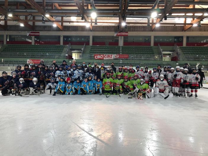 Nel fine settimana sul ghiaccio di Torre Pellice si ricorda ‘Ciaz’ e si pensa anche alla solidarietà