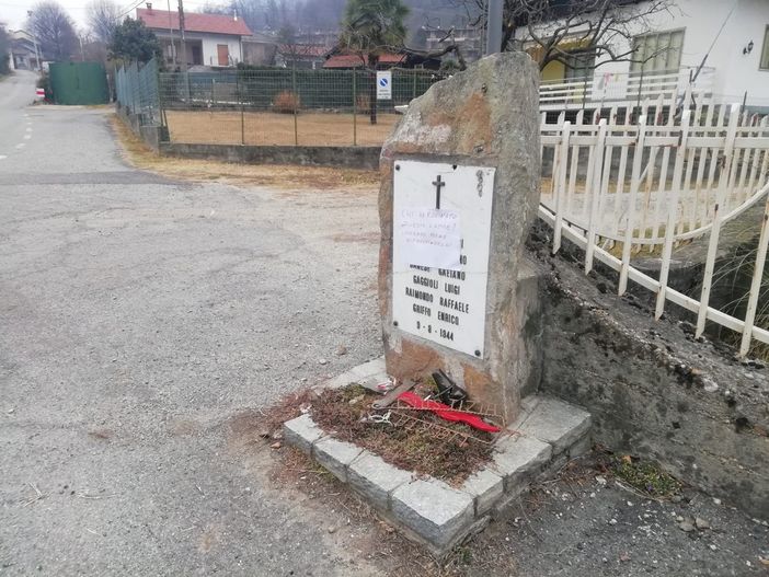 Il cippo danneggiato