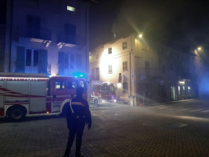L’incendio in centro a Vigone L’incendio in centro a Vigone