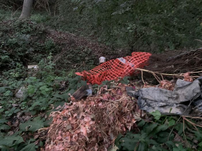 Villafranca Piemonte: abbandona rifiuti lungo il Pellice, multato