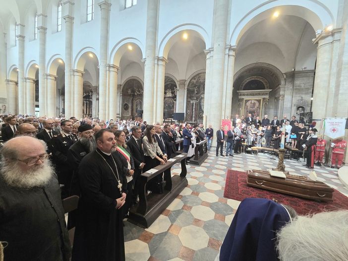 Torino saluta Nosiglia, vescovo di lavoratori e poveri: "Voleva che tutti fossero sfamati"