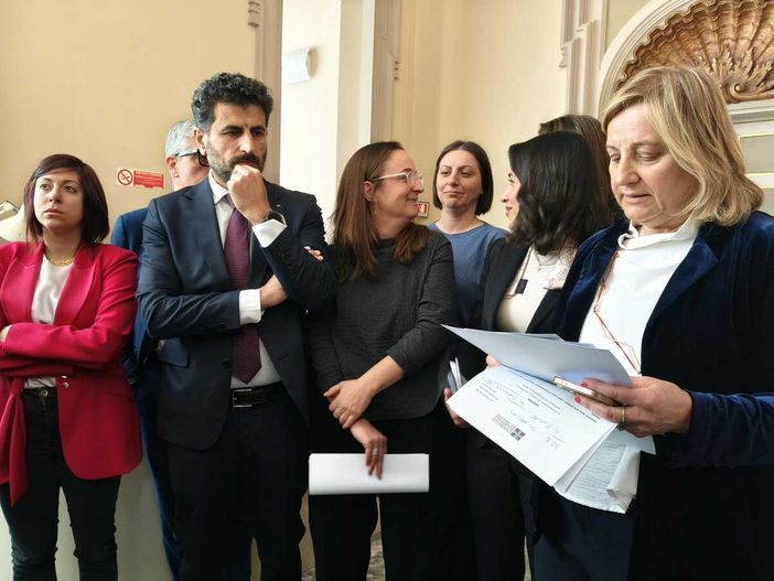 Caso Chiorino, minoranza contro Cirio: "Scappa dal confronto. Non leggerezza, ma rapporti con famiglia vicino mafia" Caso Chiorino, minoranza contro Cirio: "Scappa dal confronto. Non leggerezza, ma rapporti con famiglia vicino mafia"